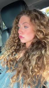 Olivia Dean Curl Routine