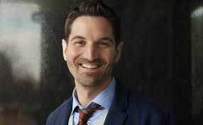 Guy Raz Charmed the Crowd at TPR's 2015 Pinnacle Dinner