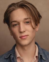 Max Murray's Instagram, Twitter & Facebook