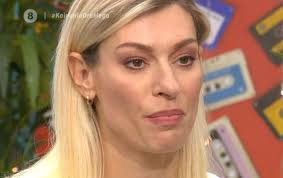 Ιδιαίτερα ενοχλημένη εμφανίστηκε η ζέτα δούκα από τη δημόσια τοποθέτηση της συναδέλφου της σμαράγδας καρύδη για τη βροχή των καταγγελιών στο χώρο του θεάτρου. Anoi3e O Askos Toy Aioloy Meta Tis Apokalypseis Ths Zetas Doyka Nees Kataggelies Gia Ton Giwrgo Kimoylh Mononews