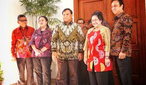 Prabowo subianto, kata muzani, pun sebelumnya juga telah melobi megawati untuk menyerahkan kursi ketua mpr kepada partai gerindra. Temui Megawati Prabowo Sempat Utarakan Masuk Gerbong Pemerintahan