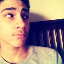 Darian Ross's Instagram, Twitter & Facebook