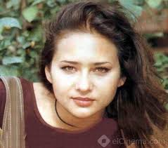 رقصت الفنانة نيللى كريم على أغنية مليونير من مسلسلها بـ100 وش، خلال حفل زفافها مع زوجها هشام عاشور، والفنان حسن أبو الروس، الذي حضر الحفل، هو عمرو سلامة وزوجتة في زفاف نيللى كريم. ØµÙˆØ± ØªØ·ÙˆØ± Ø£Ø¯ÙˆØ§Ø± Ù†ÙŠÙ„Ù„Ù‰ ÙƒØ±ÙŠÙ… Ù…Ù† ÙˆØ¬Ù‡ Ø§Ù„Ù‚Ù…Ø± Ù„Ù€ Ù„Ø£Ø¹Ù„Ù‰ Ø³Ø¹Ø± Ø¹ÙŠÙ†
