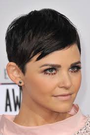 She went to a clown school but got failed. Ginnifer Goodwin S Hairstyles Hair Colors Steal Her Style