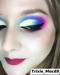 Adding pop color to simple fashion