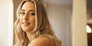 Jessi Alexander's Instagram, Twitter & Facebook