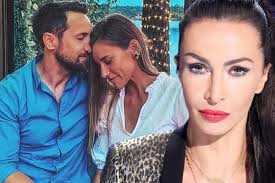 Jun 23, 2021 · râzi cu poftă la neatza cu răzvan și dani. Ce A Postat Mihaela RÄƒdulescu In Ziua NunÈ›ii Lui Dani OÈ›il ZambeÈ™te Le Oamenilor TriÈ™ti Impact