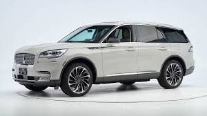 See important specifications about the 2020 lincoln aviator standard model such as features, dimensions, capacities, engine, and safety and security features. 2020 Lincoln Aviator
