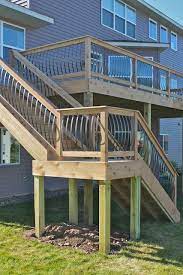Details To Make A Unique Modern Deck Including Arc Aluminum Balusters Flat Top 2019 Details To Make A Unique M Deck Stairs Deck Staircase Deck Designs Backyard