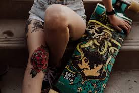Ingin membuat kaki anda terlihat berbeda? Tato Bunga Di Kaki Indah Dan Berwarna Warni Tato