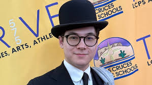 Each spring, the Congressional Institute sponsors a nationwide high school  visual art competition to recognize and encourage artistic talent in the  nation and in each congressional district. Students submit entries to their