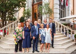Sul palco sono intervenuti esponenti politici e salvare vite non è un atto politico, ma un'azione spontanea. katrin habenschaden dei grünen ammonisce di non puntare il dito sull'italia, ma. Ricevimento Dell Ambasciata Di Monaco In Italia