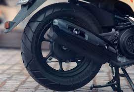 All new honda scoopy memiliki ukuran ban yang lebih gambot dan tapak yang lebih lebar, ukuran velgnya juga lebih lebar hanya saja diameter velg perbandingan ukuran ban dan velg scoopy ring 12 yang baru dan scoopy lama ring 14. Ukuran Ban Dan Velg Honda Scoopy Baru Maupun Lama Lengkap Blogotive