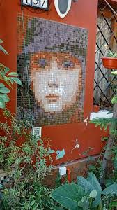 Fernando, el dueño de esta casa, es coleccionista de arte chileno. Su casa  es un verdadero museo con obras de Camilo Mori, Valenzuela Llanos, Pedro  Lira entre otros. Me contó que sus amigos le dicen ...