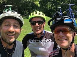 Kelly Hassell's Instagram, Twitter & Facebook