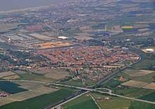 De camping ligt ook vlak naast het spaarbekken van de ijser: Nieuwpoort Wikidata