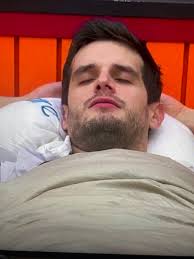 ADRIÁN MARCELO PIDIÓ EN VIVO SU SALIDA DE LA CASA DE LOS FAMOSOS! ¿Qué pasó  mi bromas, no que eso era solo de “Llorath”?