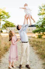 Mama Jots Family Photoshoot Poses Toddler Family Photos Baby Family Pictures