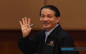 His early family history probably explains why he can croon out cantopop songs so easily! Dr Noor Hisham Named As One Of Covid S Heroic Trio