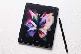 Samsung will unveil the galaxy z fold 3 on august 11th during the company's latest unpacked event. Lwbkjhcq7cgh7m