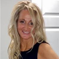 Kelly Geer's Instagram, Twitter & Facebook