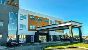 What are their business hours? Tourisme Gaspesie Hotel Quality Inn Suites Mont Joli