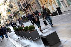 Here, we are really in an urban garden. Arredo Urbano Piu Panchine Nelle Isole Pedonali Zoom Sulla Citta Blog Palermo Repubblica It