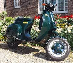 British Racing Green Lack Fotos Einer Vespa V50 Spezial Vespa Vespa V50 British Racing Green