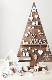 So read on and get some cool beautiful wood painting art ideas, we bet, these will help you create your own painting. 25 Ideas Of How To Make A Wood Pallet Christmas Tree