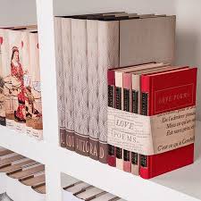 A menudo se la consideró como una obra extraña, pero con un estilo perfeccionista. 15 Colecciones De Libros Que Merecen La Pena Por Dentro Y Por Fuera