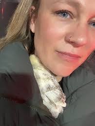 Kari Hawley's Instagram, Twitter & Facebook