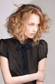 Carre Court Carre Court Ondule Printemps Ete 2016 Maison Gerard Laurent Pour L Oreal Professionnel Coupe De Cheveux Carre Plongeant Cheveux Boucles Et Coupe Cheveux Carre Plongeant