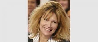 Les françaises continuent à faire des enfants, environ 2 enfants par femme. Clementine Celarie Dans Une Comedie Pour France 3