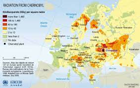 De ioniserende straling als gevolg van de kernramp is er nog zo sterk, dat de autoriteiten het onverantwoord vinden om er te wonen. Radiation Fallout Map Of Chernobyl Disaster Chernobyl Nuclear Disasters Chernobyl Disaster