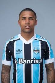 The predicted gremio lineup followed by the official starting eleven. Douglas Costa Douglas Costa De Souza Gremio