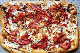 caramelized onion prosciutto pizza recipe caramelized onion pizza prosciutto pizza caramelized onions