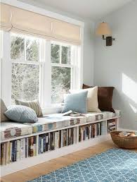 Sitzbank Mit Stauraum Am Fenster Polster Und Kissen Cozy Living Room Design Bookshelf Inspiration Living Room Designs
