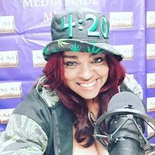 Duchess Potatoes 🥔🧈 Basically roasted garlic and parmesan mashed potatoes  piped into swirls and baked until crispy, for a delicious, buttery,  garlicky, soft interior and crispy exterior that's absolutely addictive!!  You may