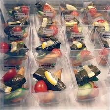 توزيعات ميني مقبلات ورق عنب كفته سمبوسه حفلة ضيافة توزيعات تصوير تقديم Food Eid Food Food Presentation