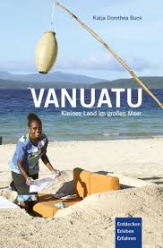 Geologicamente recentes, as ilhas são de origem vulcânica, espalhadas a uma distância de 1 300 km de norte a sul. Vanuatu