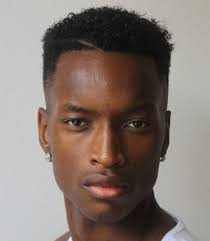 Mahasoa vous donne toutes ses idées de coupe afro homme ! 7 Coupes De Cheveux Courtes Pour Homme Noir Et Metis Cheveux Courts Homme Coupe De Cheveux Courte Cheveux Crepus Homme