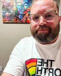 Robyn Lyons's Instagram, Twitter & Facebook