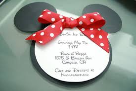 A personalized minnie birthday card is the perfect way to bring your family and friends together for a sweet and girly 1st birthday. Make Your Babys Birthday Party Invitations Invitaciones Minnie Invitaciones Para Fiestas Infantiles Invitaciones De Cumpleanos