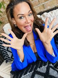 COME TODAY!!! 12-5 fresh flowers, jewelry, gifts… really cool stuff! I know  you are wondering what the heck I am doing! Selling Real Estate ALWAYS! And  then most likely shopping, running my