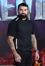 Watch cnn streaming channels featuring anderson cooper, classic larry king interviews, and feature shows covering travel, culture and global news. Ant Middleton Claims His Lawyer Told Him To Lie That He Had Ptsd Celebrity Gig Magazine