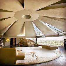 The bond interiors highlight the designer's philosophy based on the merger between the old and new together. Set Deco John Lautner S Elrod House Setting Of The James