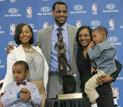 Lebron James Family Life Thanks For Nothin Lebron James Posts Look At Me Now Letter To Lebron James Lebron James And Wife Lebron James Jr