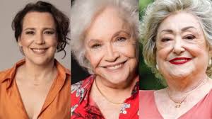 Silvia Abravanel faz rara aparição com a filha caçula de 20 anos em noite  de festa