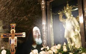 Statua di san michele arcangelo. Il Piu Grande Miracolo Di San Michele Arcangelo La Luce Di Maria