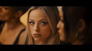 CM Punk traf sich mit dem emotionalen Fan, der während seines Auftritts bei  WWE Raw gezeigt wurde ❤️ (angi3e94 auf IG)